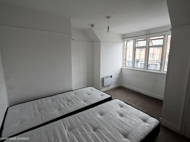 South Croydon CR2 2 bed house share £900 pcm £208 pw