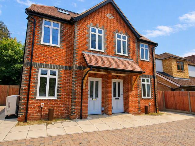 South Croydon CR2, 3 bed property to rent, £2,600 pcm | PrimeLocation