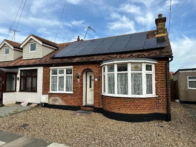 South Crescent, Southend on Sea. 2 bed semi detached house to rent £1,475 pcm £340 pw