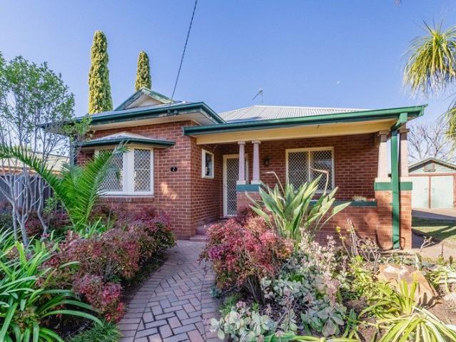 South Dubbo Charm on Large block