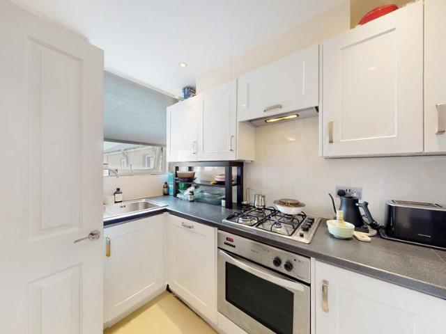 South Ealing Road, London W5 2 bed flat to rent £2,000 pcm £462 pw