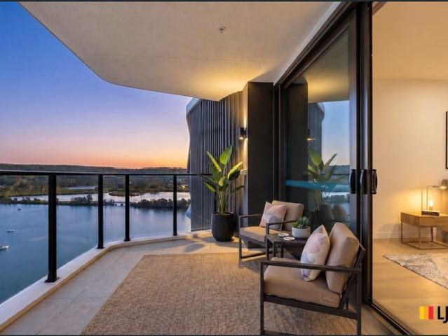 South East Sub Penthouse with Sweeping Waterfront Views