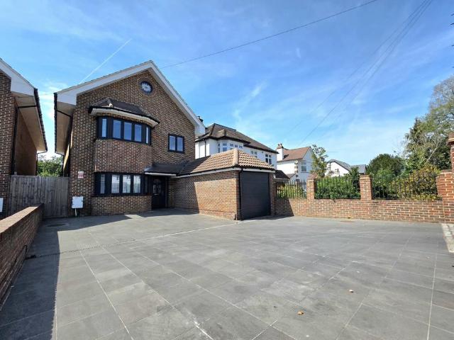 South Eden Park Road, Beckenham. 5 bed detached house to rent £4,500 pcm £1,038 pw