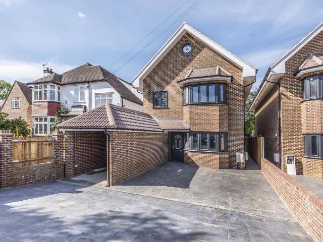 South Eden Park Road, Beckenham, BR3 5 bed house to rent £4,500 pcm £1,038 pw