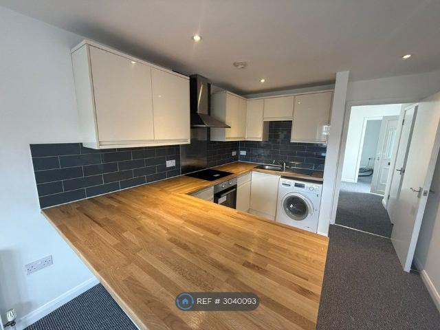 South End, Croydon CR0, 2 bed flat to rent, £1,580 pcm | PrimeLocation