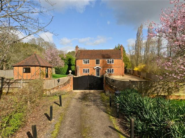 South Farm Lane, Bagshot, Surrey GU19, 5 bed detached house to rent, £4,650 pcm | PrimeLocation