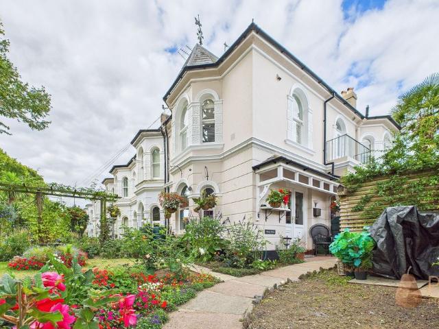 South Farm Road, Worthing BN14, 2 bed maisonette to rent, £1,450 pcm | PrimeLocation