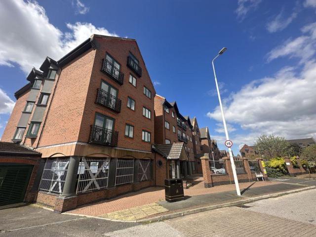 South Ferry Quay L3 3 bed apartment to rent £1,600 pcm £369 pw