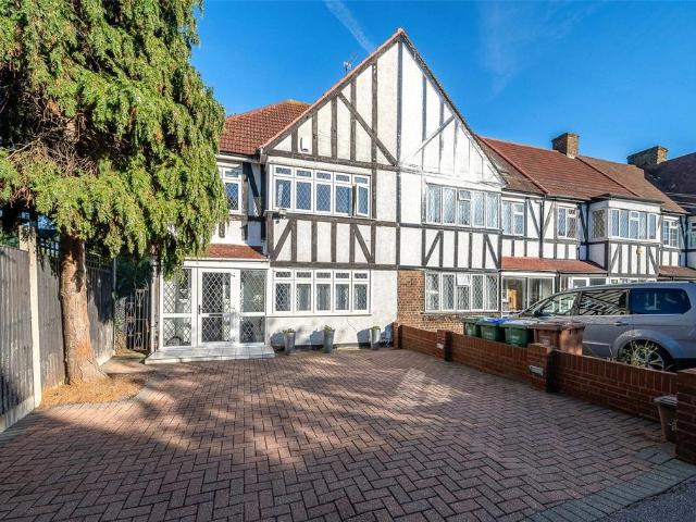South Gipsy Road, Welling, Kent, DA16 4 bed end of terrace house to rent £2,550 pcm £588 pw