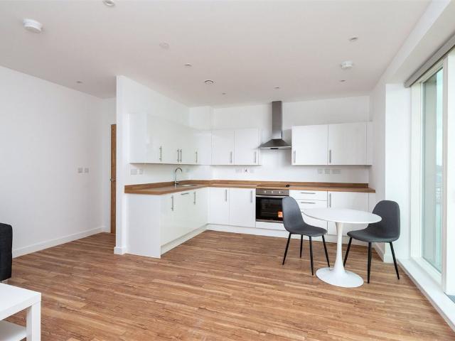 South House, Gillingham Gate Road ME4, 1 bed flat to rent, £1,225 pcm | PrimeLocation