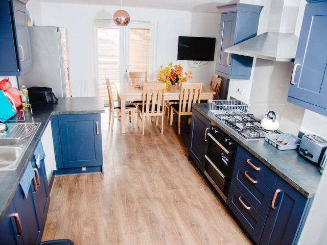 South Lanarkshire, G72 8ZD, United Kingdom | 5 bed house for rent #104160102 | Rentberry