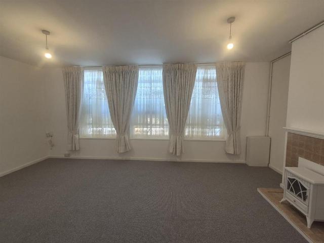 South Lodge Avenue, Mitcham 4 bed house to rent £2,400 pcm £554 pw