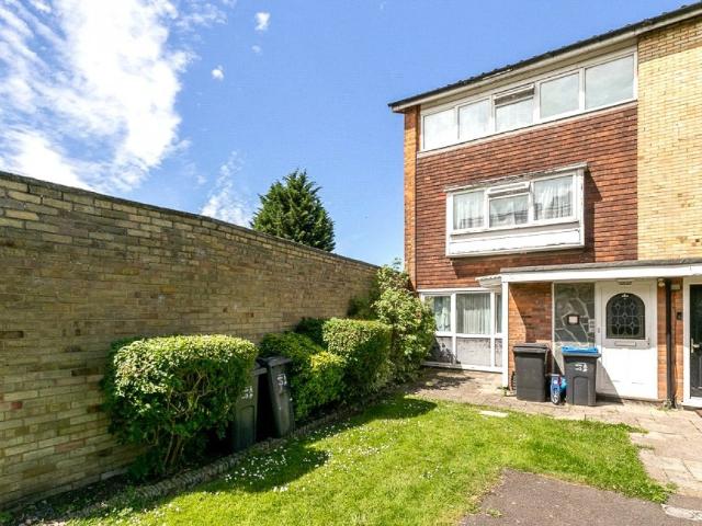 South Lodge Avenue, Mitcham