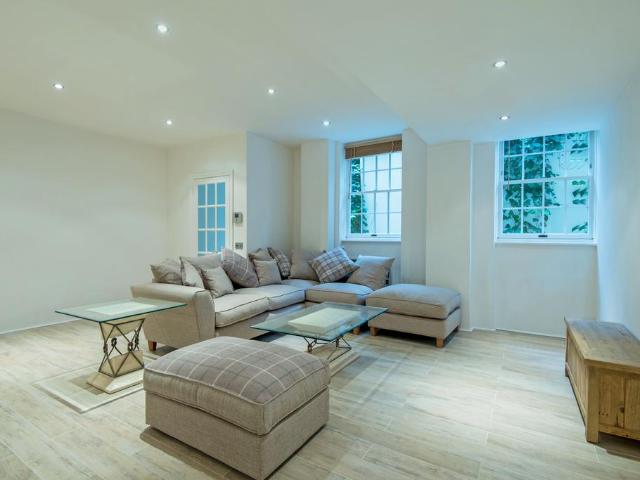 South Lodge, Circus Road, London, NW8 2 bed apartment to rent £3,450 pcm £796 pw