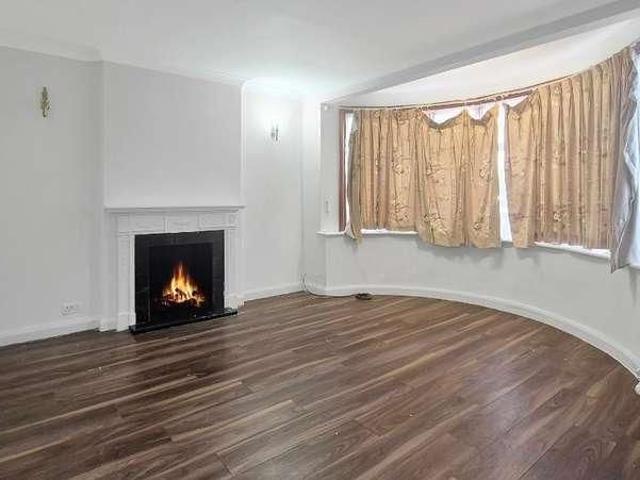 South Lodge Drive, London, N14