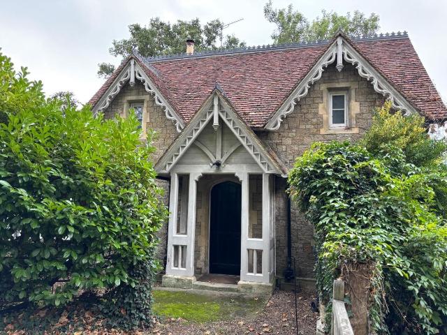 South Lodge, Linton, Maidstone, Kent ME17, 3 bed detached house to rent, £1,750 pcm | PrimeLocation