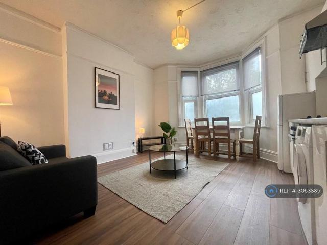 South Norwood Hill, London, SE25 1 bed flat to rent £1,450 pcm £335 pw