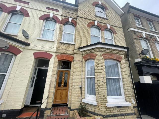 South Norwood Hill SE25, 3 bed shared accommodation to rent, £700 pcm | PrimeLocation