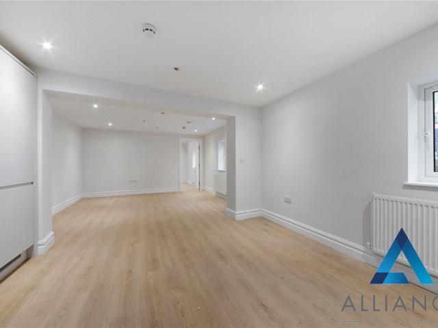 South Norwood, London SE25, 1 bed flat to rent, £1,600 pcm | PrimeLocation