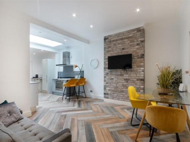 South Norwood SE25 3 bed flat to rent £2,400 pcm £554 pw