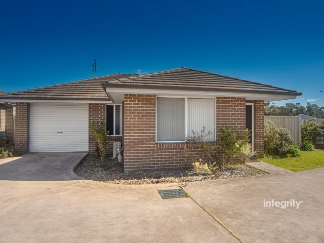 South, Nowra, 4/17, Denbigh, Place, Australia