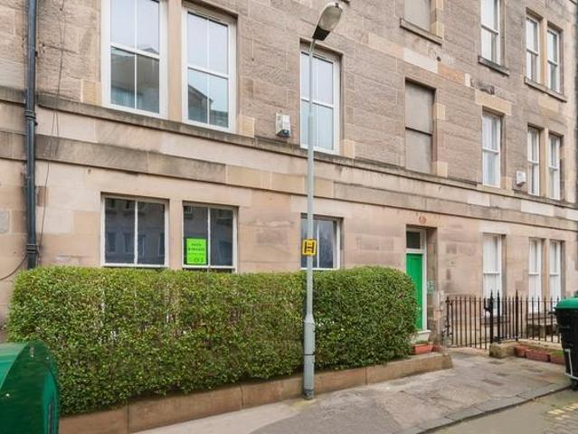 South Oxford Street, Edinburgh EH8 4 bed flat to rent £3,180 pcm £734 pw