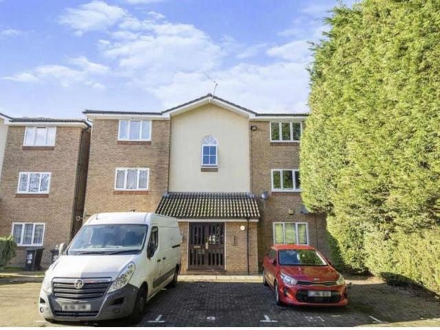 South Oxhey, Watford, WD19 2 bed apartment to rent £1,560 pcm £360 pw
