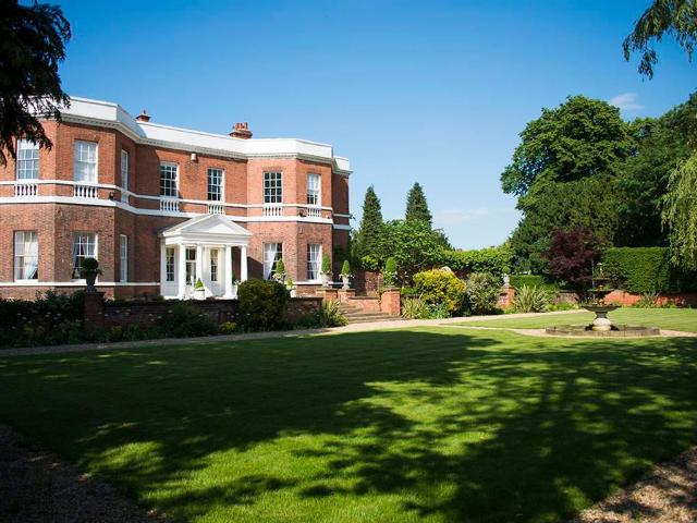 South Parade, Bawtry, Doncaster DN10, 2 bed flat to rent, £825 pcm | PrimeLocation