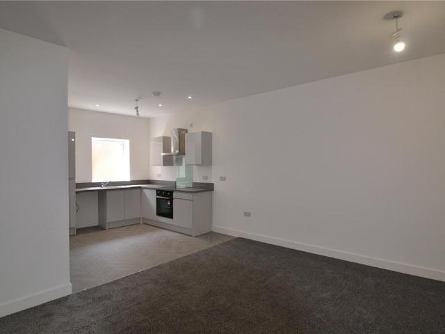 South Parade, Whitley Bay, NE26 2 bed apartment to rent £775 pcm £179 pw