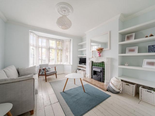 South Park Crescent, London, SE6