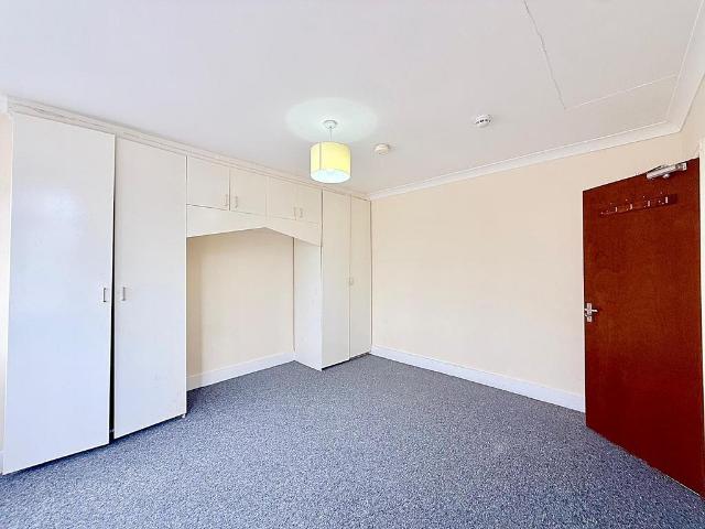 South Park Drive, Ilford IG3 6 bed semi detached house to rent £3,600 pcm £831 pw