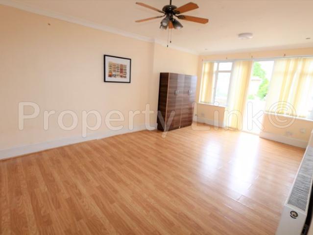 South Park Drive, Ilford IG3, Ilford, 6 bed shared accommodation to rent, £3,600 pcm | PrimeLocation