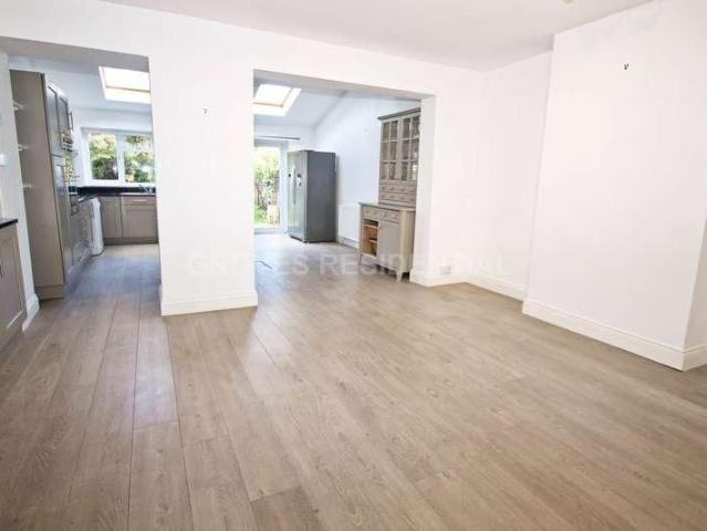 South Park Grove, New Malden, KT3