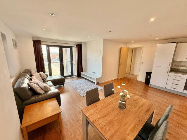 South Quay, Kings Road 2 bed apartment to rent £1,275 pcm £294 pw