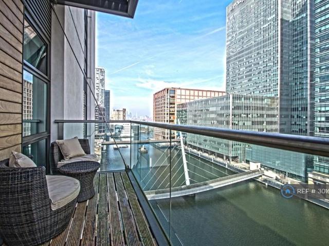 South Quay Square, London, E14 1 bed flat to rent £2,500 pcm £577 pw