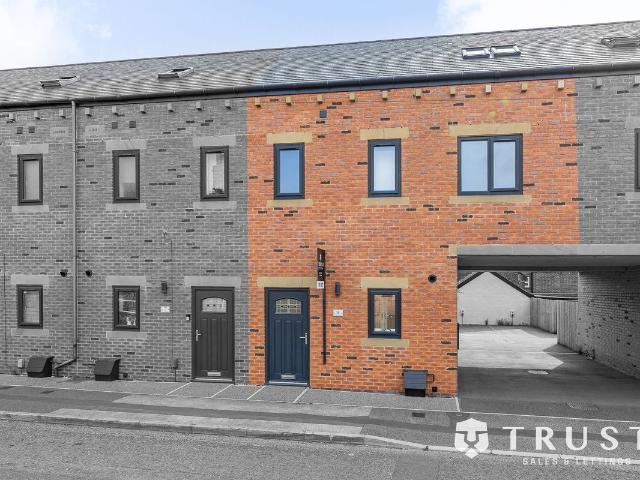 South Queen Street, Morley LS27, 4 bed town house to rent, £1,450 pcm | PrimeLocation