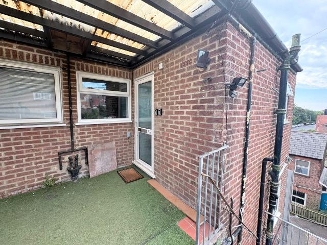 South Road, Newhaven BN9, 2 bed flat to rent, £1,100 pcm | PrimeLocation