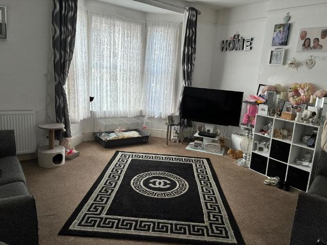 South Road, Newhaven BN9 2 bed maisonette to rent £1,250 pcm £288 pw