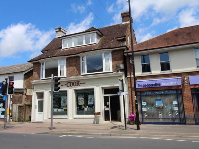 South Road, Haywards Heath, RH16 1 bed flat to rent £890 pcm £205 pw