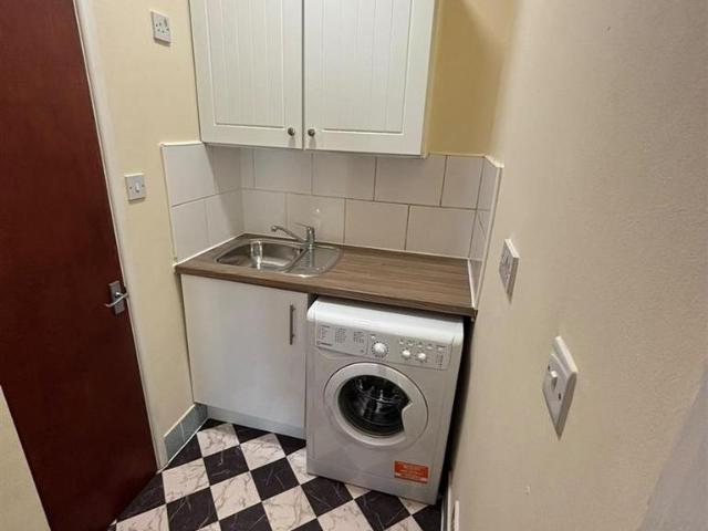 South Road, London Studio to rent £1,125 pcm £260 pw