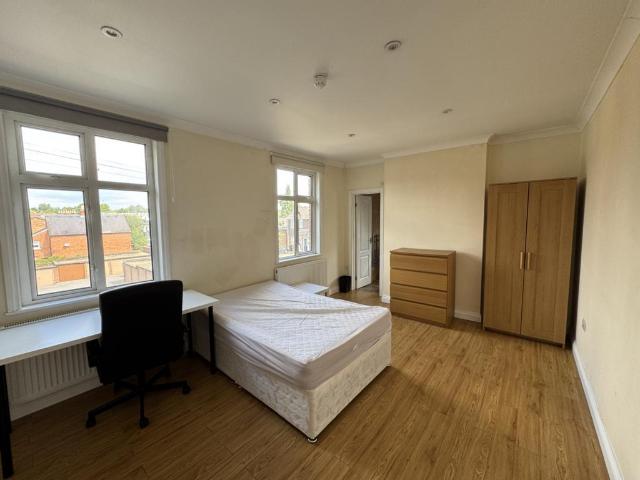 South Road SHARED HOUSE Englefield. 1 bed in a flat share to rent £925 pcm £213 pw