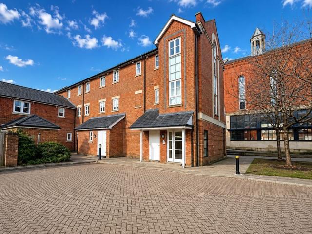 South Square, Fareham PO17, 1 bed flat to rent, £925 pcm | PrimeLocation