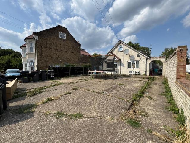 South St, Enfield, EN3 3 bed house to rent £2,250 pcm £519 pw