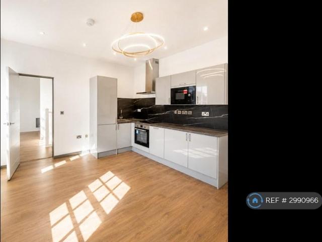 South St, Rochford, SS4 2 bed flat to rent £1,320 pcm £305 pw