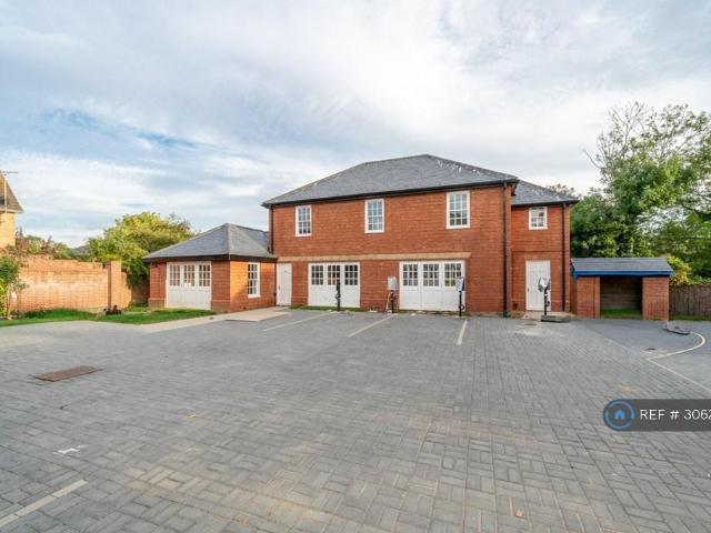 South St, Rochford, SS4 2 bed flat to rent £1,450 pcm £335 pw