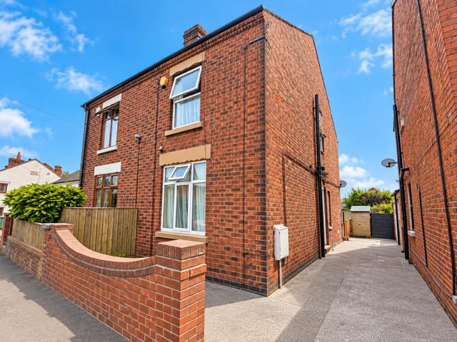 South Street, Alfreton DE55, 3 bed property to rent, £1,100 pcm | PrimeLocation