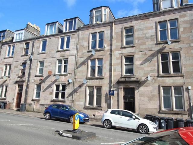 South Street, Greenock 2 bed flat to rent £595 pcm £137 pw
