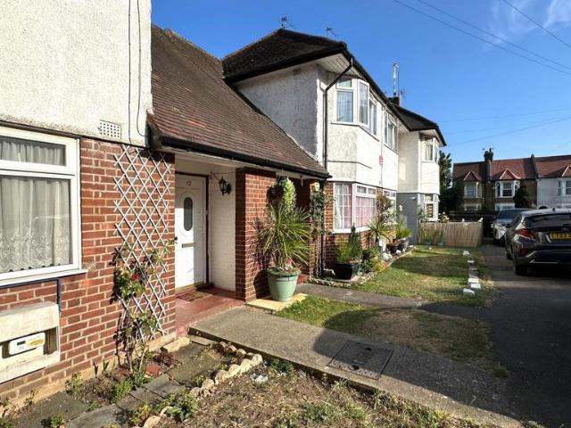 South Street, Enfield 2 bed flat to rent £1,800 pcm £415 pw