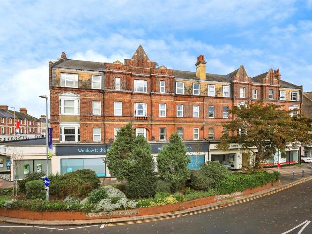 South Street, Eastbourne, BN21 2 bed apartment to rent £1,100 pcm £254 pw