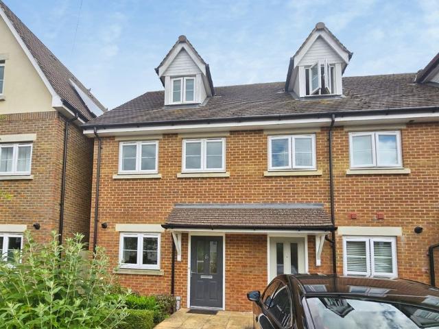 South Street, Farnborough GU14, 3 bed terraced house to rent, £2,000 pcm | PrimeLocation